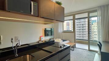 Comfort Apartment | Private kitchen | Fridge, microwave, stovetop, cookware/dishes/utensils