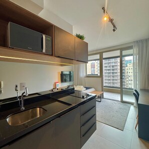 Comfort Apartment | Private kitchen | Fridge, microwave, stovetop, cookware/dishes/utensils