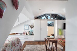 Iron/ironing board, free WiFi, bed sheets - Studio 'Alpspitzblick Riedel' with Mountain View, Shared Garden and Wi-Fi (Garmisch-Partenkirchen)