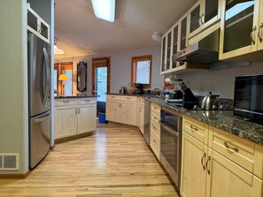 Fridge, microwave, oven, stovetop - The Gore Creek Inn I Private Creek & Backyard (Vail)