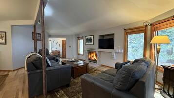 Televisión, chimenea