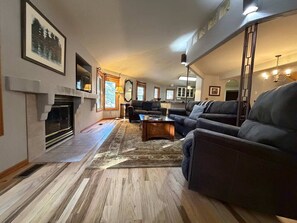 TV, fireplace
