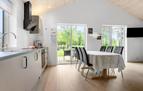 2 bedroom amazing home in Hurup Thy