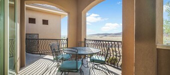 Coral Sunset – Amenity-Filled!