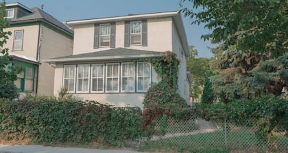 Spacious 2 BR 1 BATH - NEAR DOWNTOWN