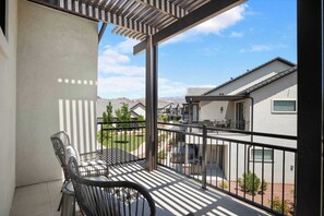 Property grounds - Coral Paradise | Community Pool (Santa Clara)