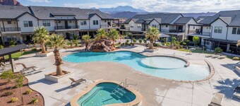 Coral Paradise | Community Pool