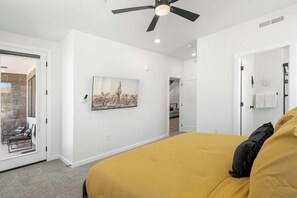 5 bedrooms, desk, iron/ironing board, travel crib