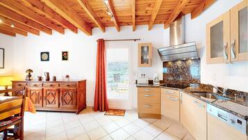 Réfrigérateur, four, lave-vaisselle, cafetiÚre/bouilloire