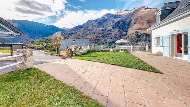 A courtyard with a paved walkway, a small lawn, and a view of mountains. - 2 bedroom gorgeous home in Louvie-Soubiron (Louvie-Soubiron)