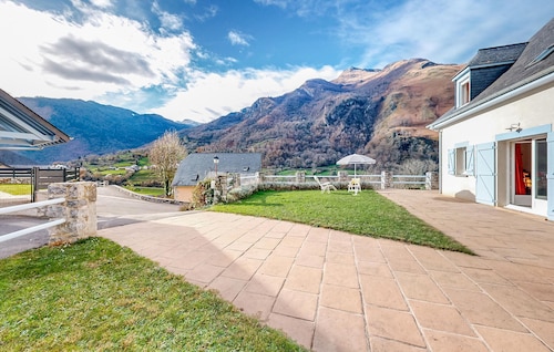 2 bedroom gorgeous home in Louvie-Soubiron