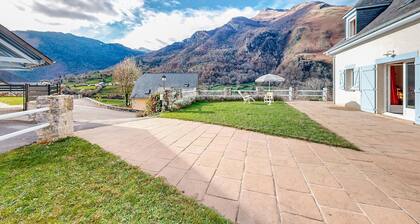 2 bedroom gorgeous home in Louvie-Soubiron