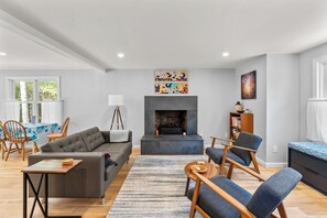 TV, fireplace