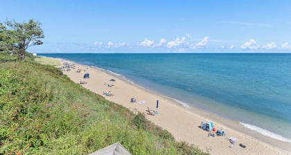 Vineyard Sound Retreat Sleeps 6!