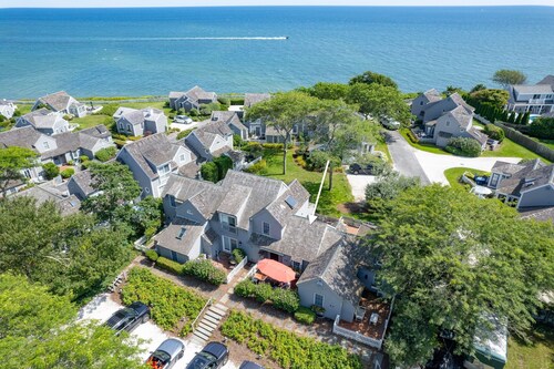 Vineyard Sound Retreat Sleeps 6!