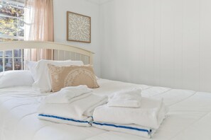 3 slaapkamers, een strijkplank/strijkijzer, wifi, beddengoed