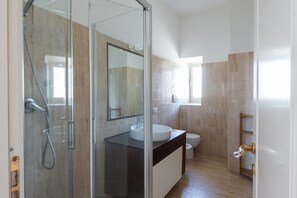 Dusche, Haartrockner, Bidet