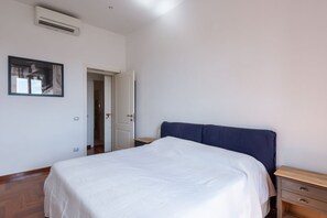 2 bedrooms, iron/ironing board, WiFi, bed sheets - Vittorio Panoramic Apartment (Roma)