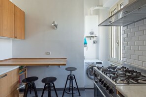 Kjøleskap, ovn, oppvaskmaskin og kaffetrakter/tekoker