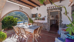 Outdoor dining - Casa Carolina Cómpeta by Ruralidays (Málaga)
