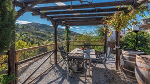 Outdoor dining - Casa Carolina Cómpeta by Ruralidays (Málaga)