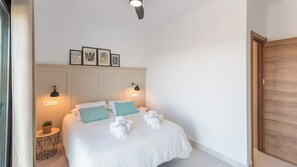 2 habitaciones, tabla de planchar con plancha, cuna de viaje y wifi 