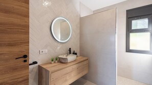Shower, hair dryer - Casa Almazara El Gastor by Ruralidays (Cádiz)
