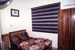 1 bedroom, WiFi, bed sheets