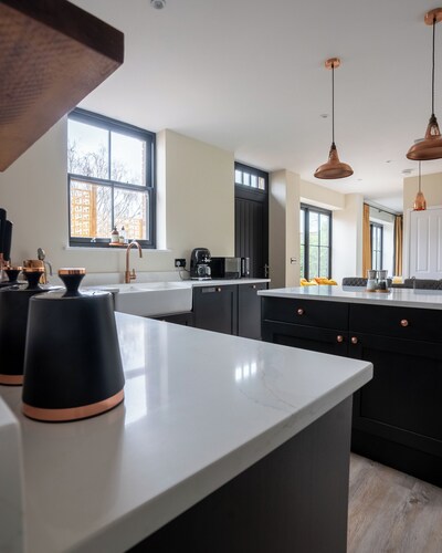 Charming 4-bedroom villa in enchanting Pimperne with WiFi