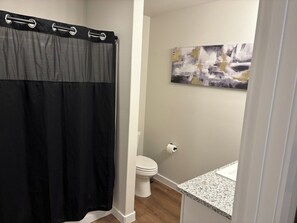 Serviettes fournies, savon, papier toilette