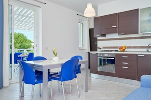 Dining - Libeccio, holiday home with veranda 100 mt from the sea (Marina di Ragusa)