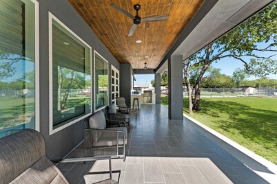 Alamo ranch casita!! Stylish family friendly home!!