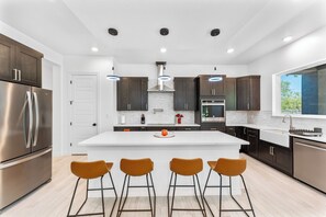 Micro-ondes, four, plaque de cuisson, lave-vaisselle