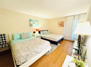 2 bedrooms, iron/ironing board, WiFi, bed sheets - Charming 2-bedroom apartment with WiFi in fabulous Marina del Rey (Marina del Rey)