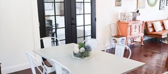 Walk to Main St, Game Room w/Arcade Cozy Cottage Sleeps 6
