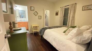 3 bedrooms, in-room safe, desk, iron/ironing board