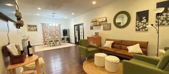 Cozy Retreat + Game Room 2 Blocks from Downtown