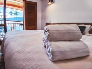 Triple Room | Premium bedding, pillowtop beds, desk, laptop workspace - Pousada Mirante do Sol (Paraty)