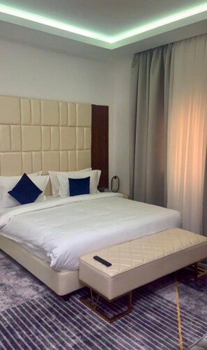 ผ้าม่านกันแสง, เตารีด/โต๊ะรีดผ้า, Wi-Fi ฟรี