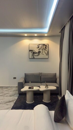 Cortinas blackout, tabla de planchar con plancha y wifi gratis