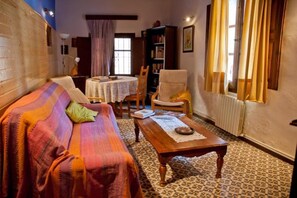 TV - Country House 'Jara' with Private Terrace, Private Garden and Wi-Fi (Azuara)