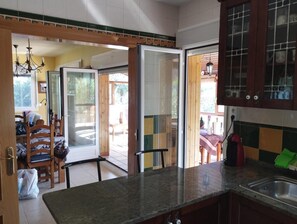 Dining - Chalet 'El Cerezo Rojo' with Lake View, Wi-Fi and Air Conditioning (El Rasillo de Cameros)