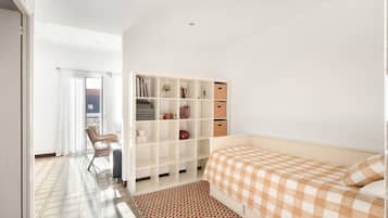1 habitación, tabla de planchar con plancha, wifi gratis y ropa de cama