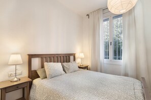 1 habitación, tabla de planchar con plancha, wifi gratis y ropa de cama