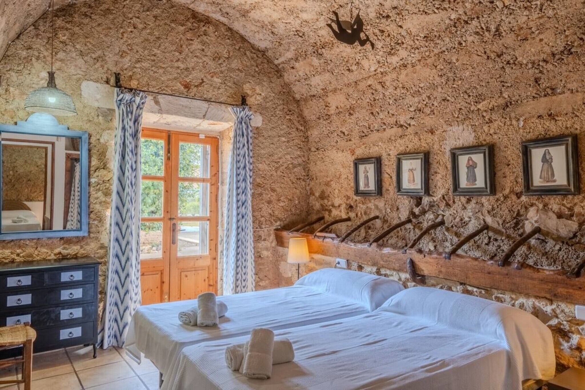 4 habitaciones, tabla de planchar con plancha y wifi gratis 