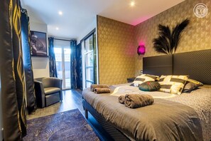 5 bedrooms, iron/ironing board, travel crib, free WiFi