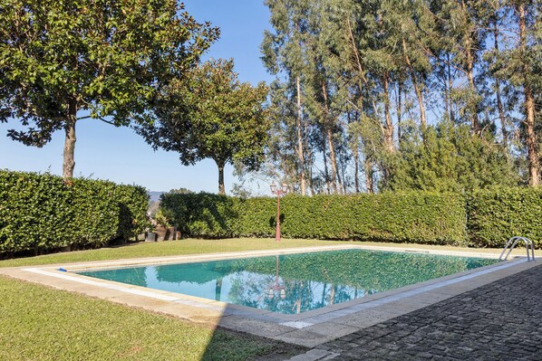 Pool - Room 'Quarto 1 - Quinta Da Ataíde' with Mountain View, Shared Pool and Wi-Fi (Rendufe)