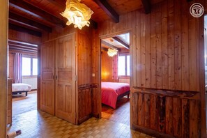 2 soverom, strykejern/-brett, reiseseng for barn og wi-fi (inkludert)