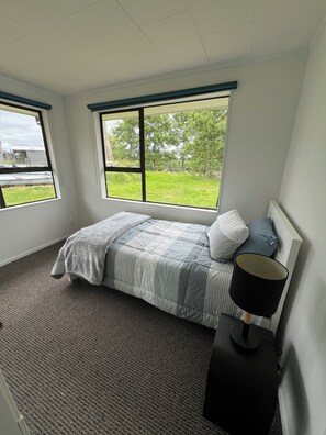 3 chambres, fer et planche à repasser, Wi-Fi, draps fournis