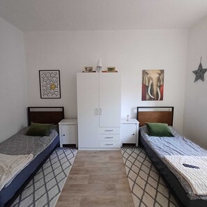 2 bedrooms, travel crib, free WiFi, bed sheets